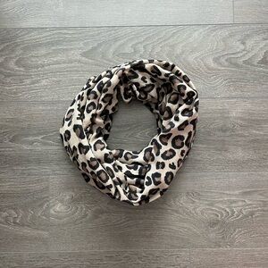 Wilfred leopard 100% wool infinity scarf